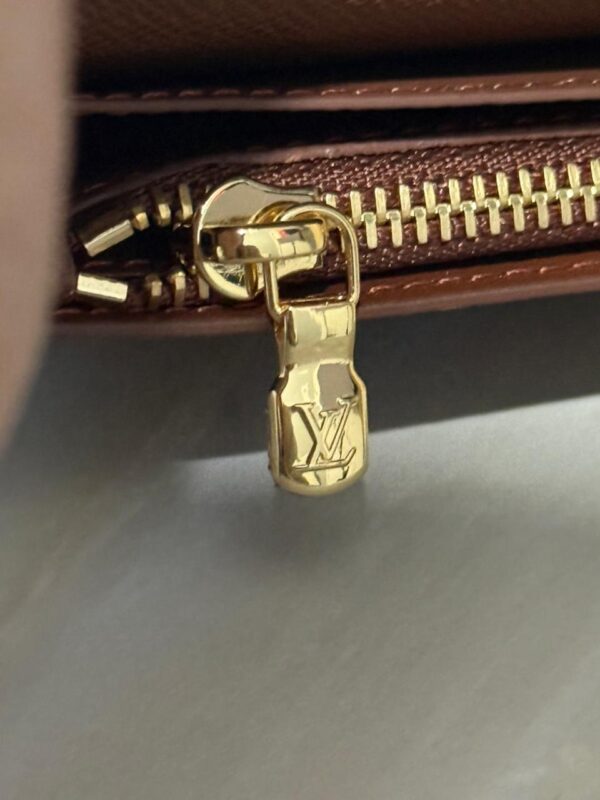 Louis Vuitton Brown Brazza Monogram Men’s Leather Long Bifold Wallet LV 4 Authentic Louis Vuitton Brazza Monogram Men's Bifold Wallet